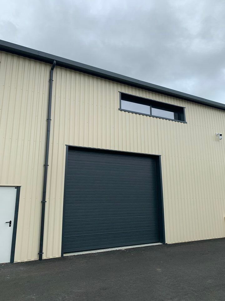 Location local d''activites 310 m² non divisibles