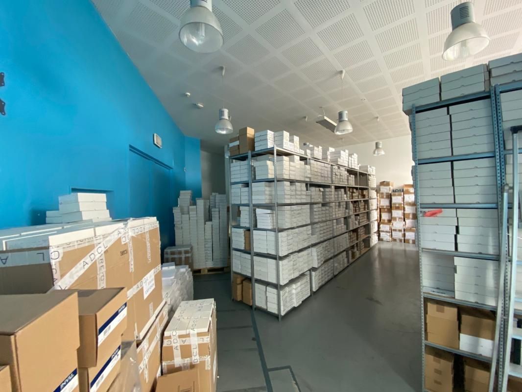 Location entrepôts 871 m² non divisibles