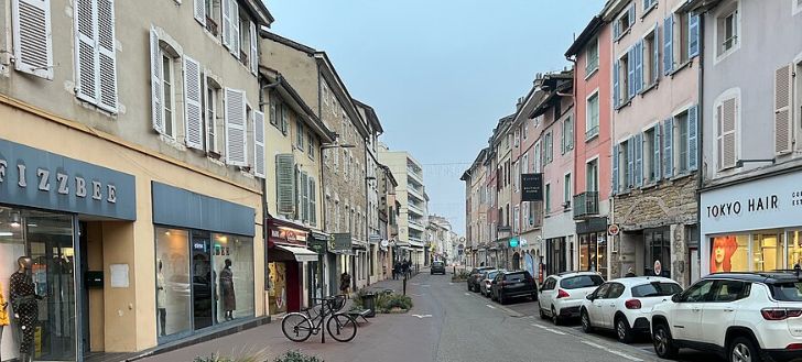 Vente local commercial 109 m² à BOURG EN BRESSE