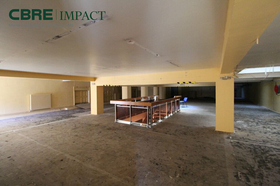 REIMS - PLACE ROYALE - Commerce de 630 m² env.