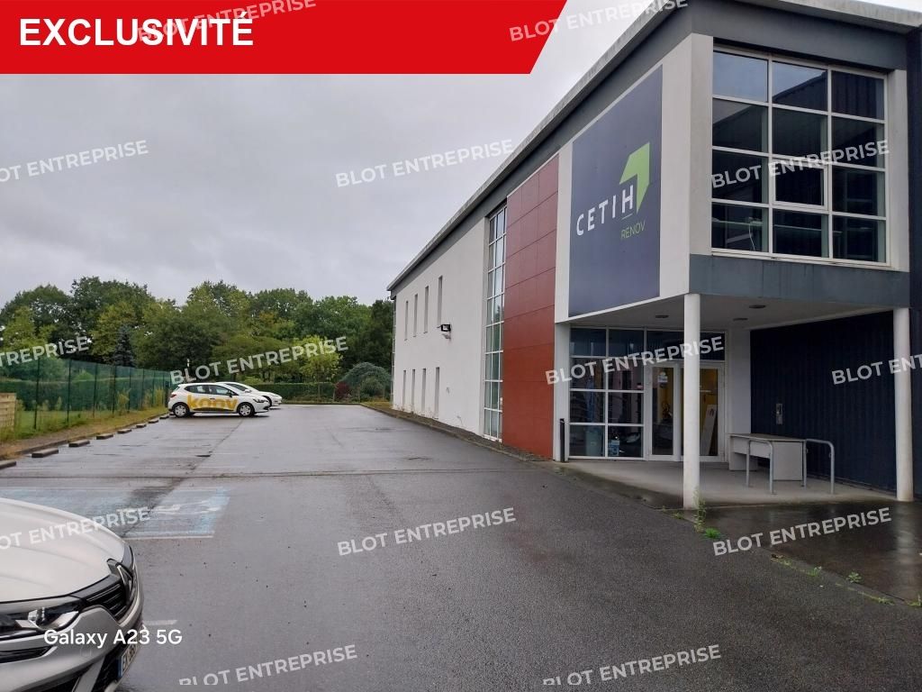 Location entrepôts 700 m² non divisibles