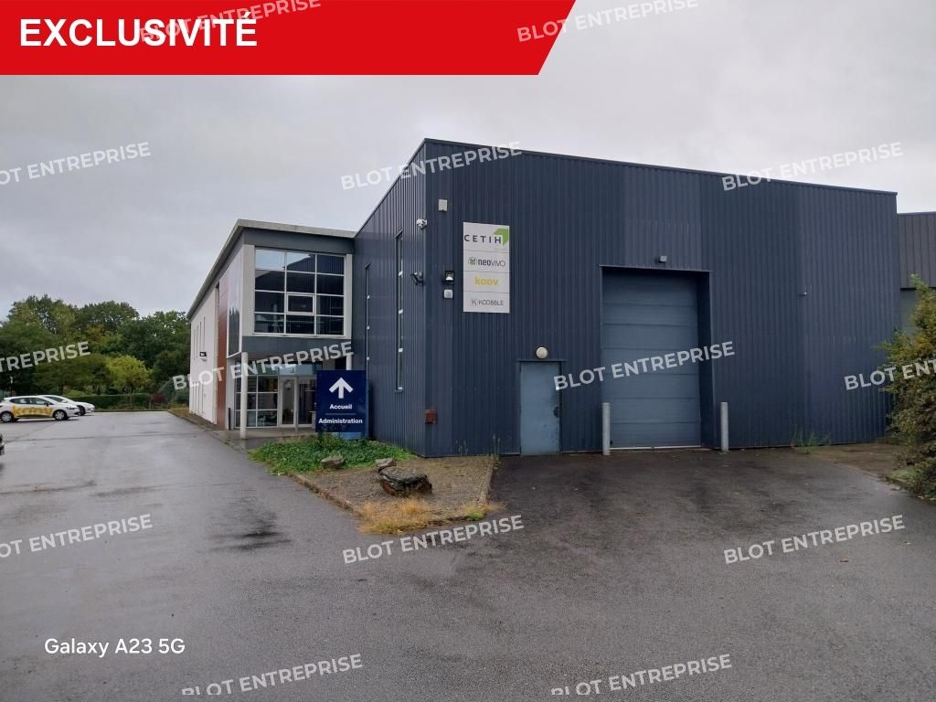 Location entrepôts 700 m² non divisibles
