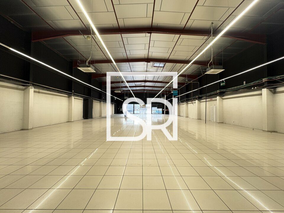 LOCATION LOCAL COMMERCIAL - 980 M² - AUBIERE 63170