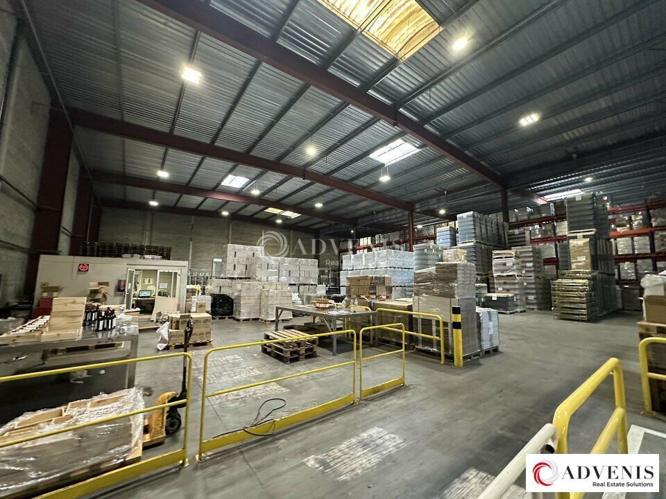 Vente local d''activites 13664 m² non divisibles