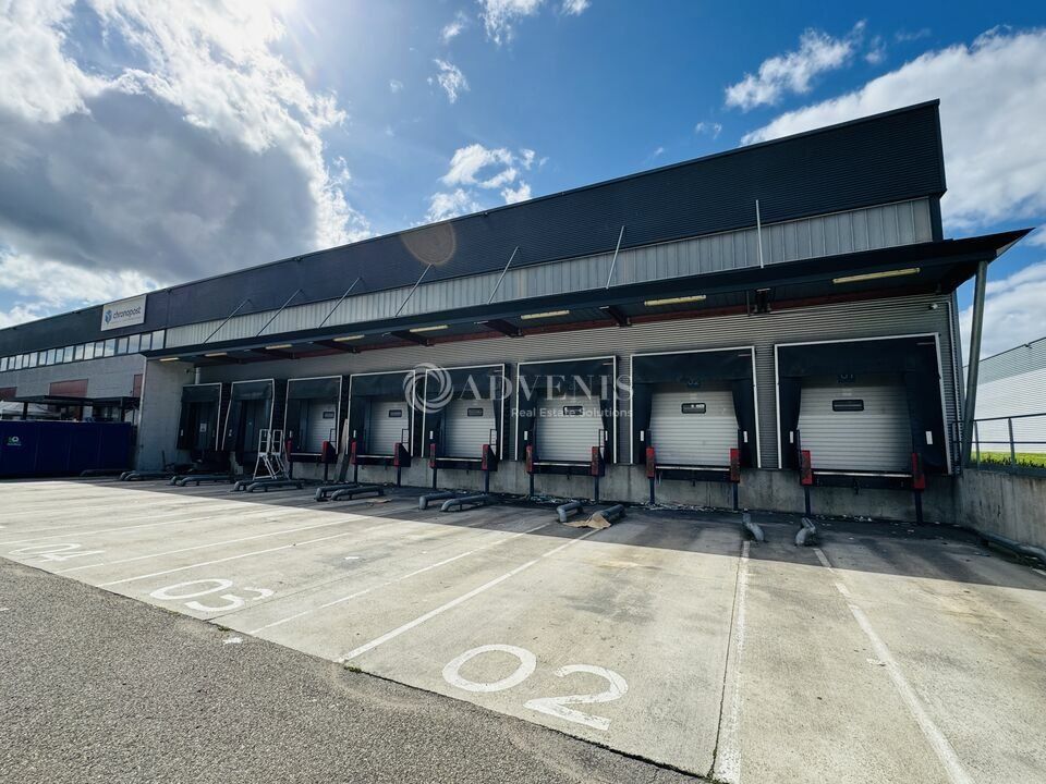 Location local d''activites 4648 m² non divisibles
