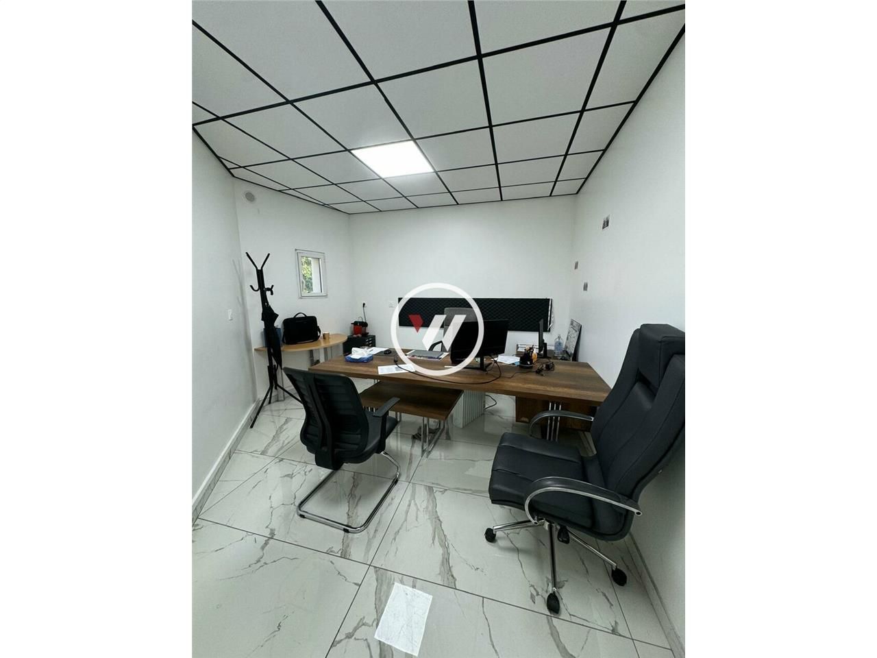 Location local d''activites 2100 m² non divisibles