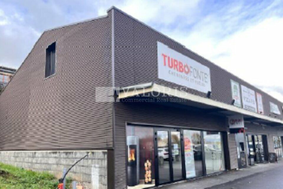 À saisir : murs commerciaux récents de 123 m² dans un retail park dynamique, idéalement situés à Limas !