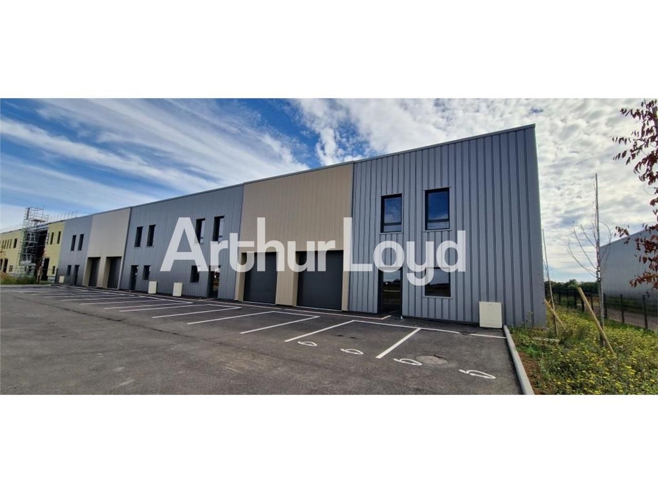 Location local 215.00 m² à BRETTEVILLE SUR ODON