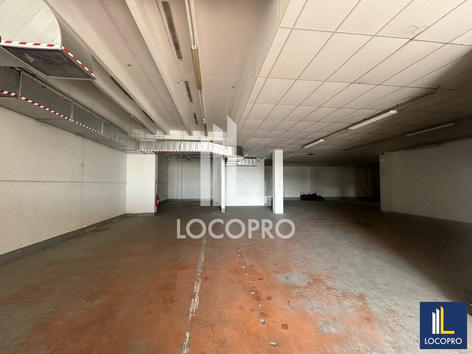 Location local d''activites 1000 m² non divisibles