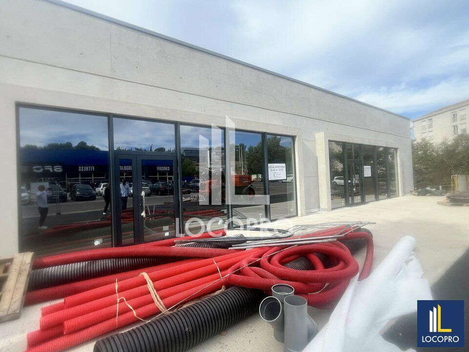 Location local commercial 600 m² non divisibles