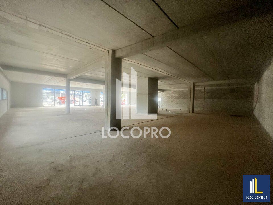 A LOUER - LOCAL COMMERCIAL 600 M2 DIVISIBLES - LA VALETTE DU VAR