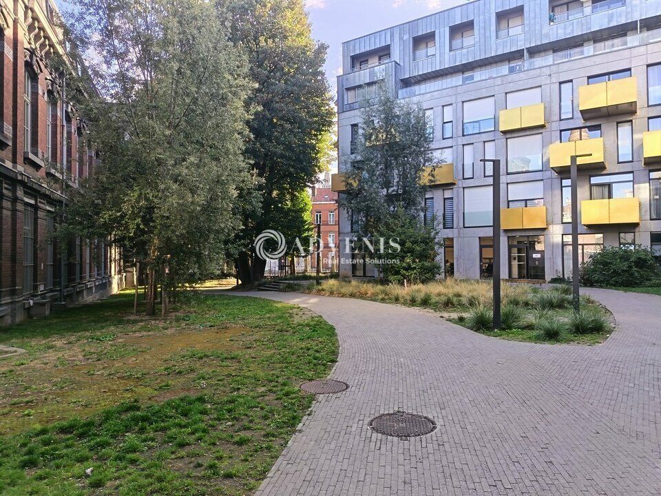 À VENDRE – BUREAUX TRAVERSANTS 256 M² LUMINEUX ET MODERNES