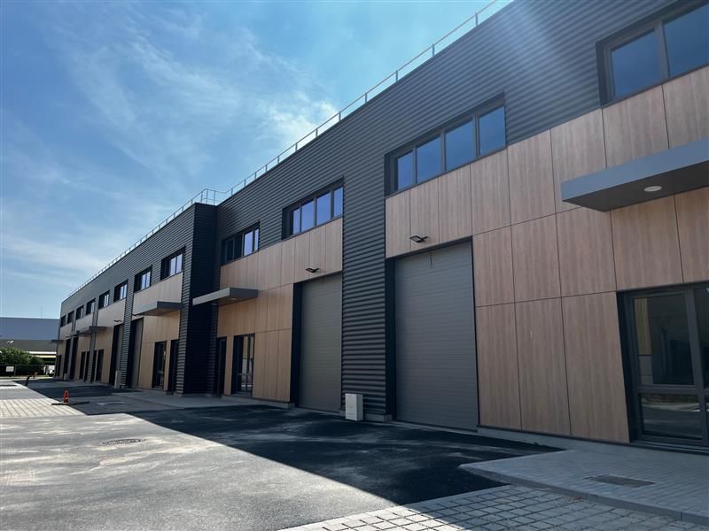 Location local d''activites 298 m² non divisibles