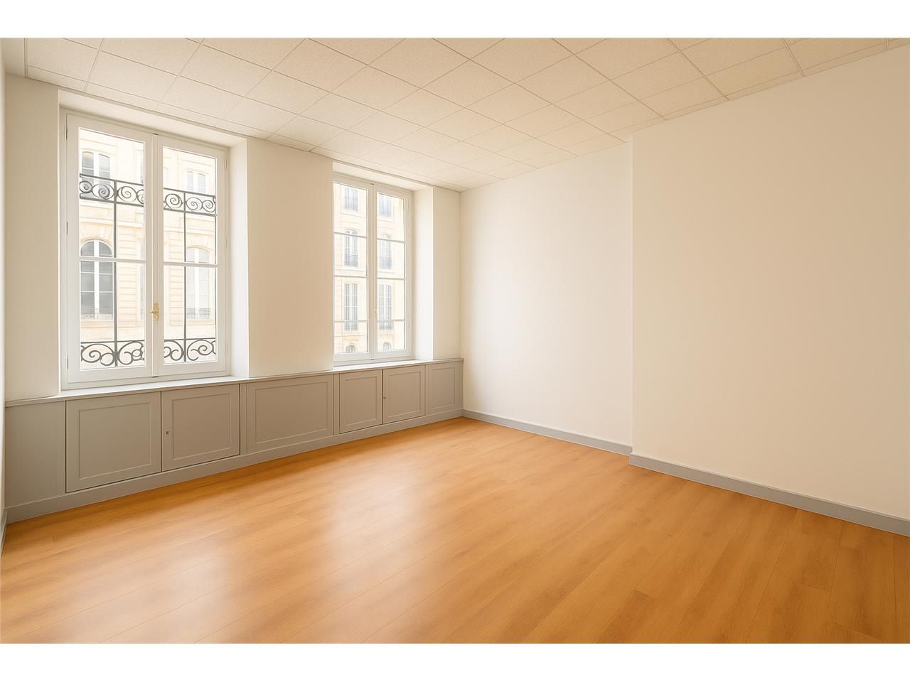Vente bureaux 235.00 m² à BORDEAUX