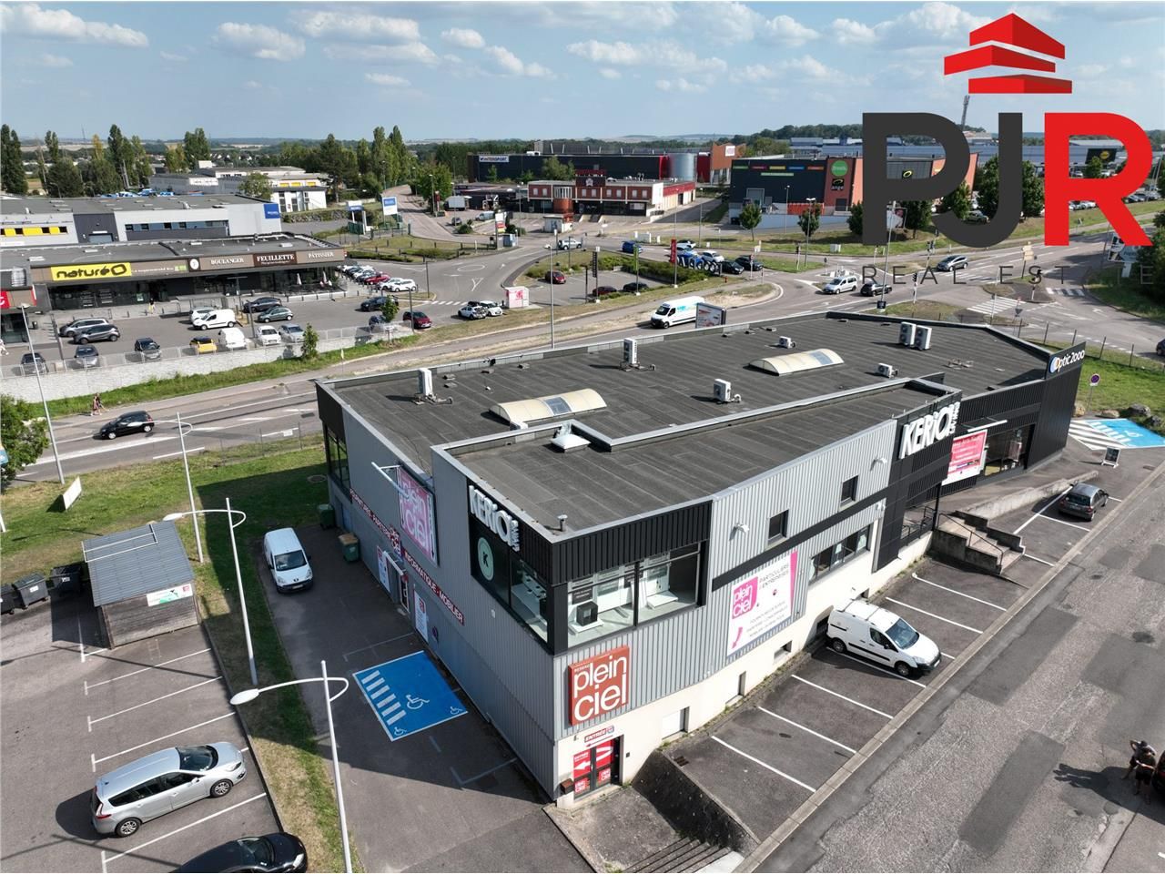 Location local commercial 1360 m² à Heillecourt