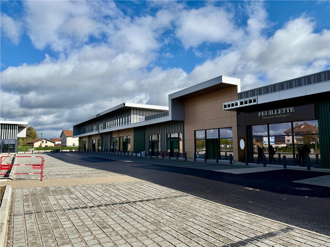 Location commerces 366 m² non divisibles