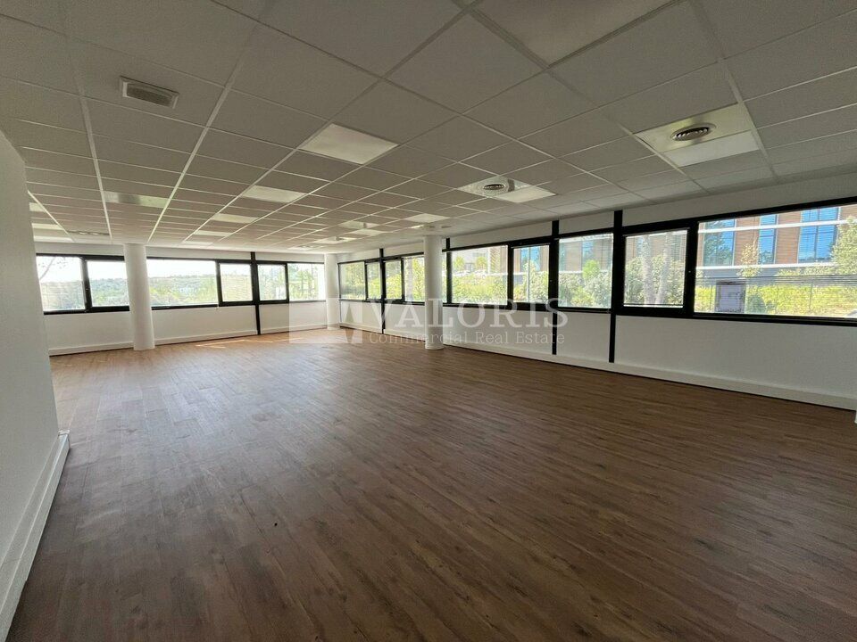97 m² pour ce bureaux en location à Les milles