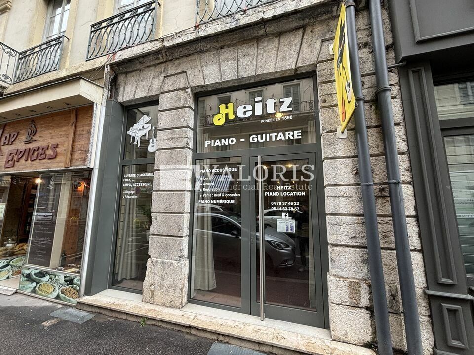 Vente local commercial 60.65 m² non divisibles
