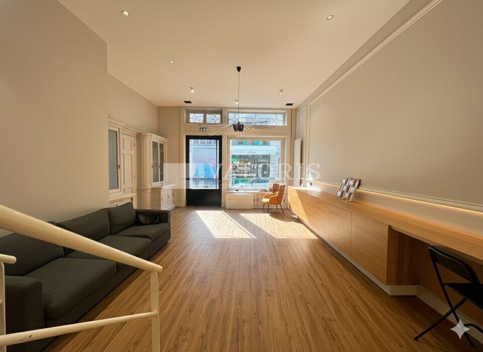 Valoris Real Estate vous propose à la location (et disponible à la vente) ce local commercial en rez-de-chaussée de 91 m², situé dans un secteur dynamique et recherché du 6ème arrondissement de Lyon.