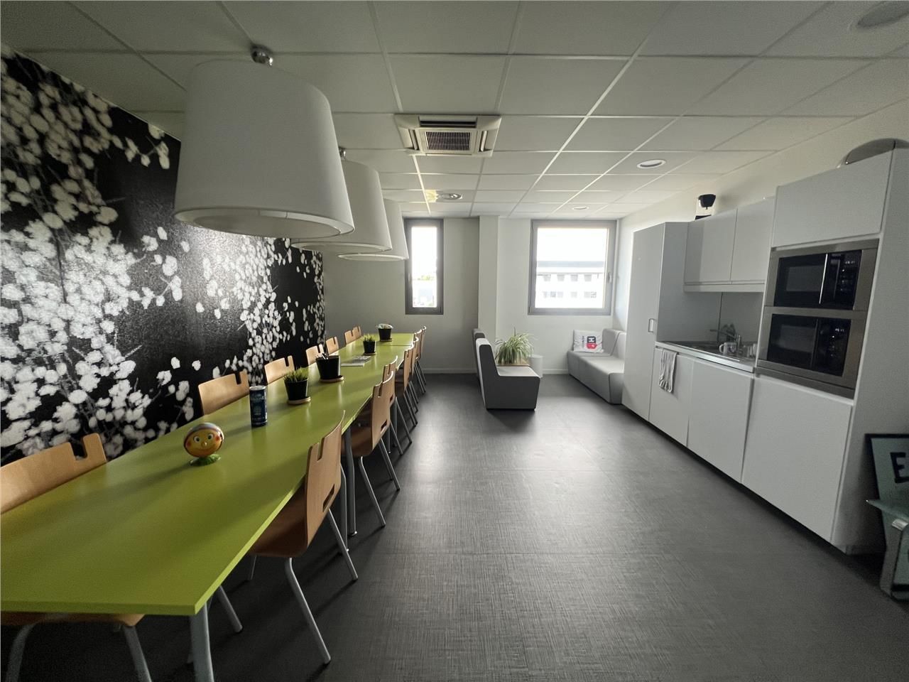 320 m² dispo à Reims