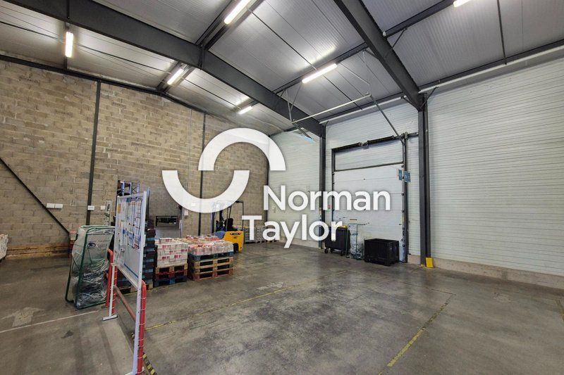 ENTREPÔT + BUREAUX A LA LOCATION