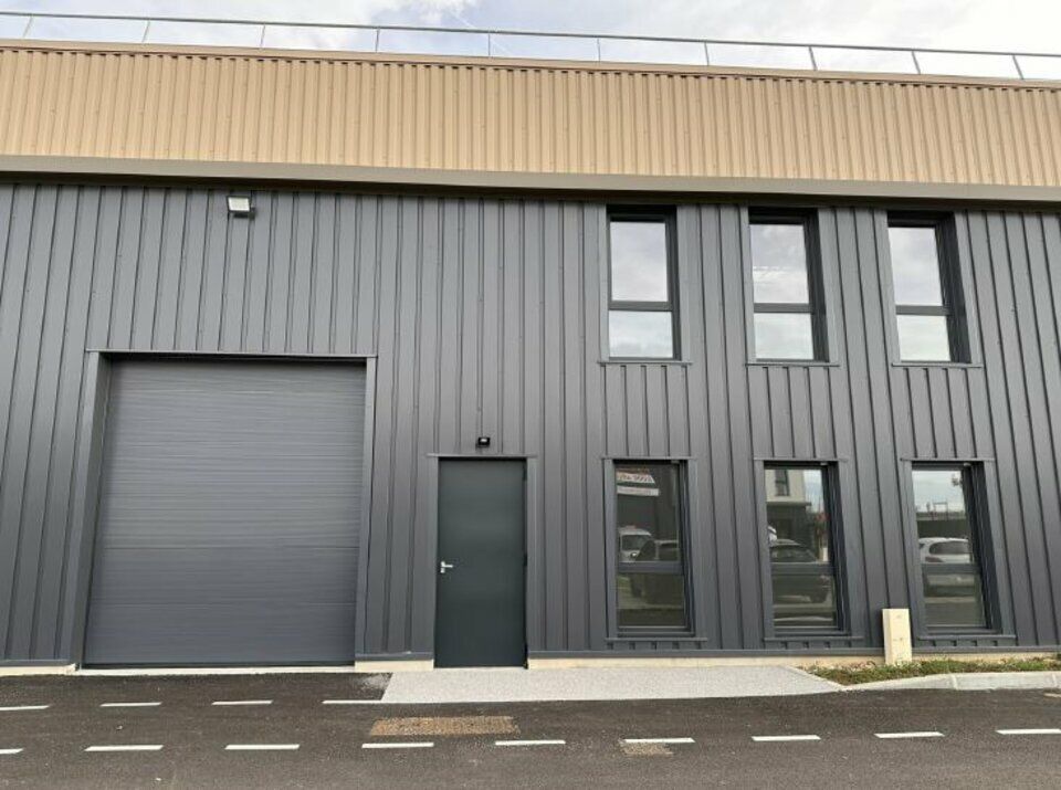 Vente local d''activites 328.5 m² non divisibles