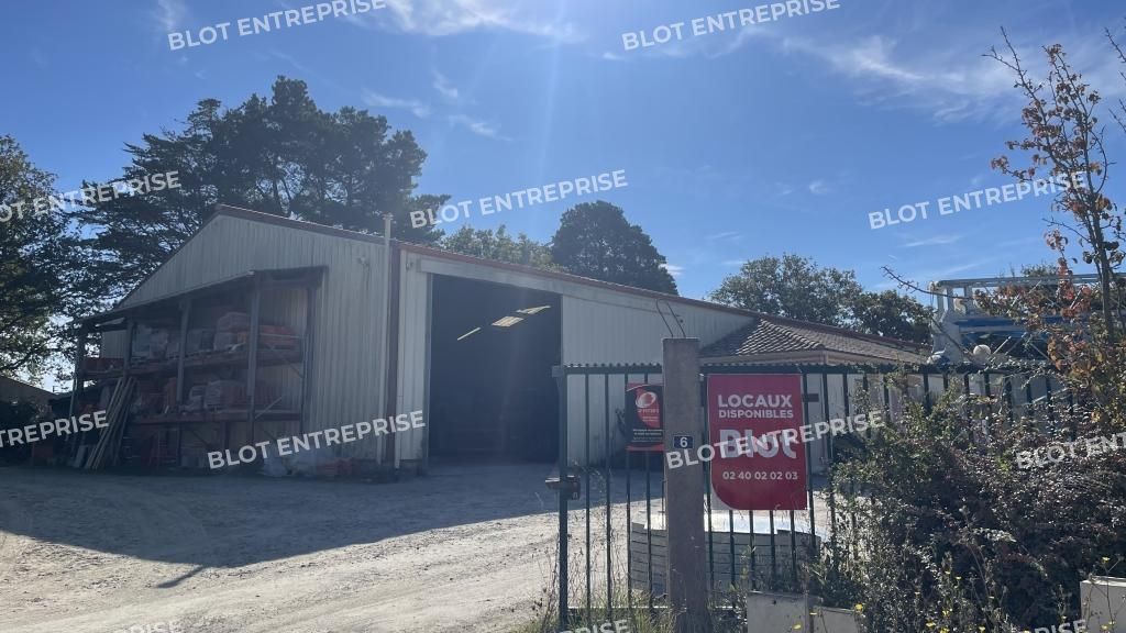 Location entrepôts 653 m² non divisibles