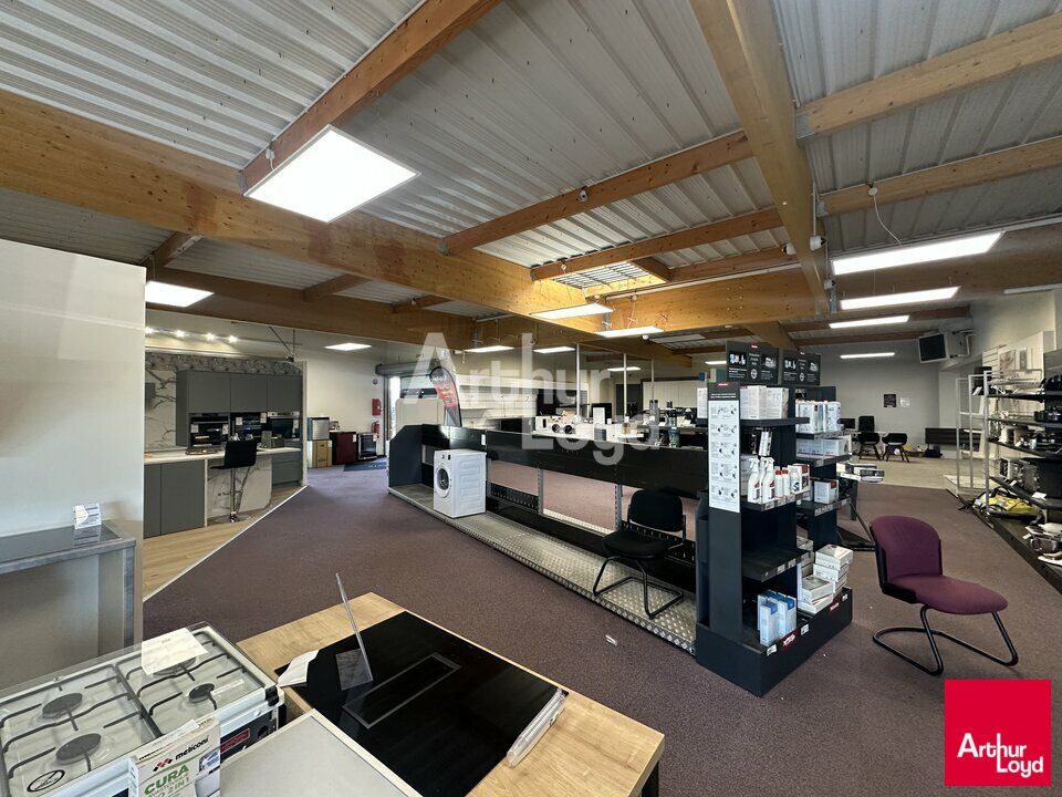 VITRE - LOCAL COMMERCIAL A VENDRE - 600 M²