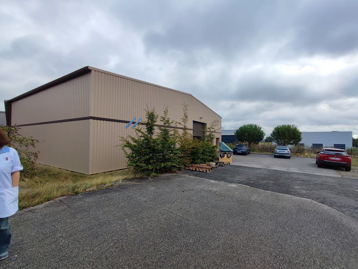 Location local 300.00 m² à ISLE