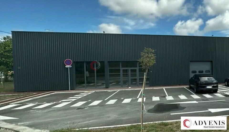 VILLENAVE D'ORNON Local d'activité showroom neuf à louer