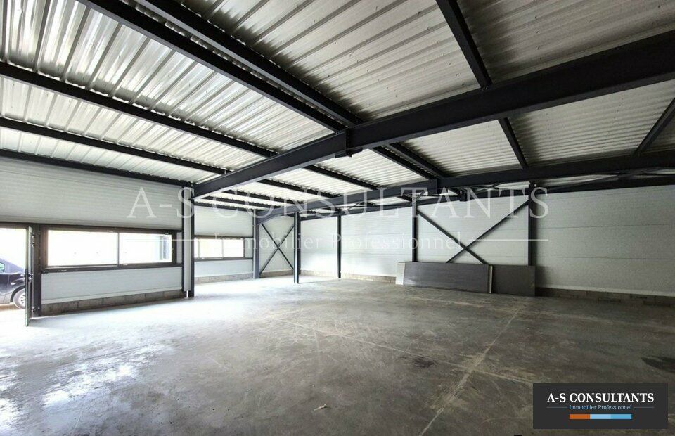 A VENDRE - proche Chambéry - SONNAZ (73000) - bâtiment d'activité NEUF - 200 m² environ - livré brut, fluides en attente - disponibilité immédiate.