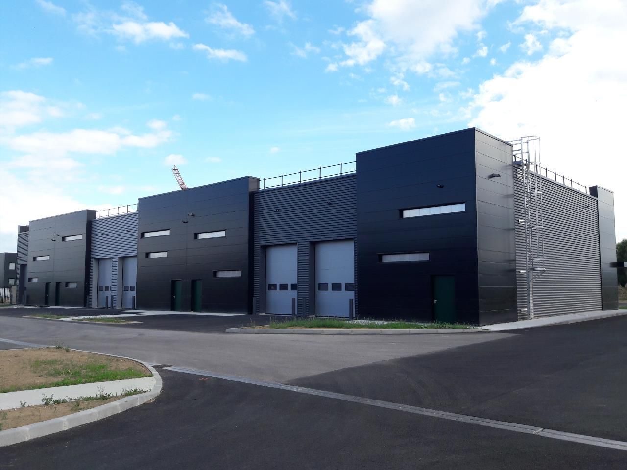 Location local d''activites 200 m² non divisibles