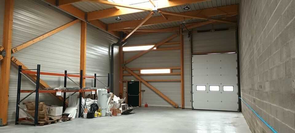 Local d'activités en bon état, proche rocade nord.