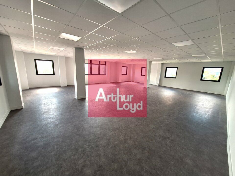 Location bureaux 128 m² non divisibles