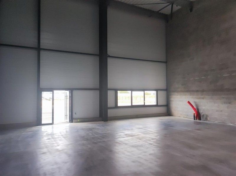 A vendre entrepot 350 m² à DONGES