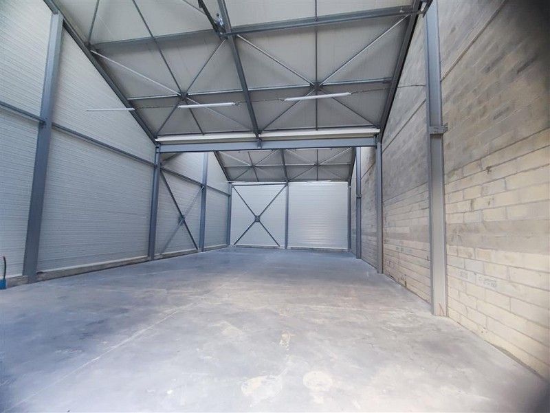 Location entrepot 204 m² à CORDEMAIS