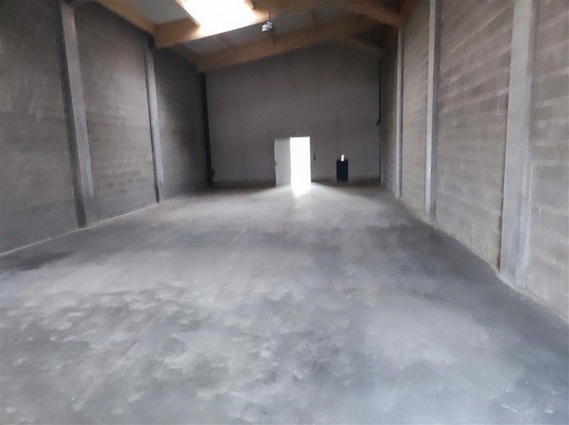 Location entrepot 248 m² à PORNICHET