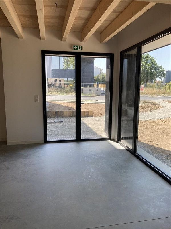 Location entrepot 248 m² à PORNICHET