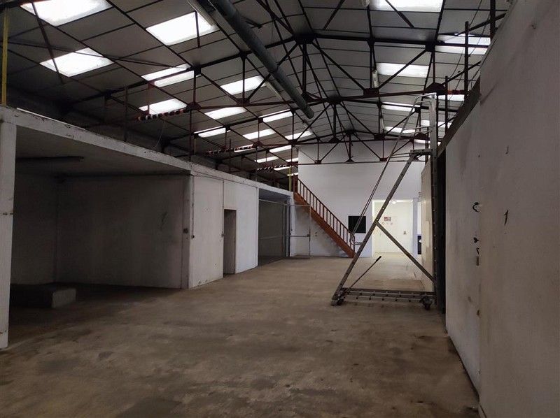 Location entrepot 717 m² à ST NAZAIRE