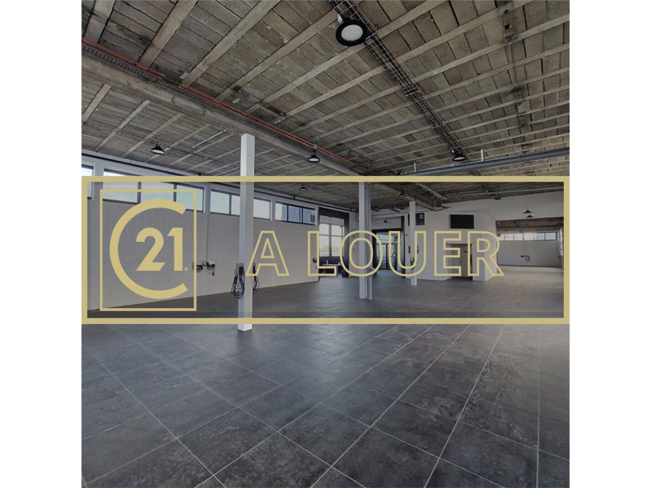 Location local 550.00 m² à CAEN