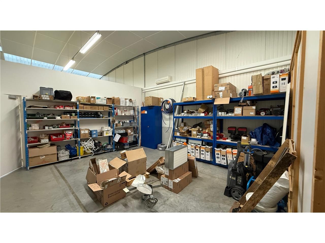 Location entrepots 116 m² non divisibles