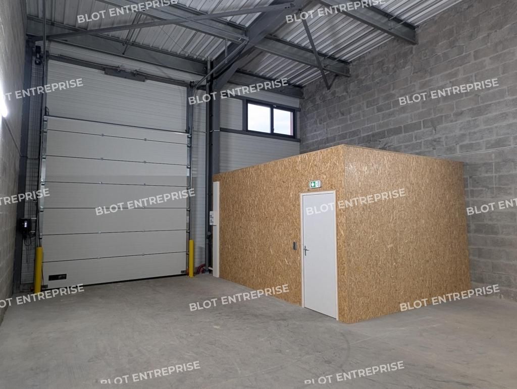Location entrepôts 145 m² non divisibles