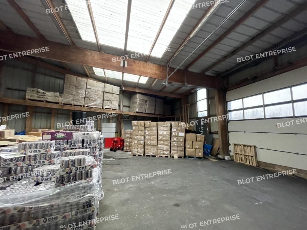 Location entrepôts 561 m² non divisibles