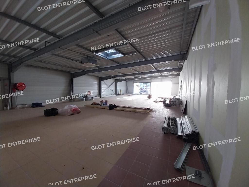 Location local commercial 300 m² non divisibles