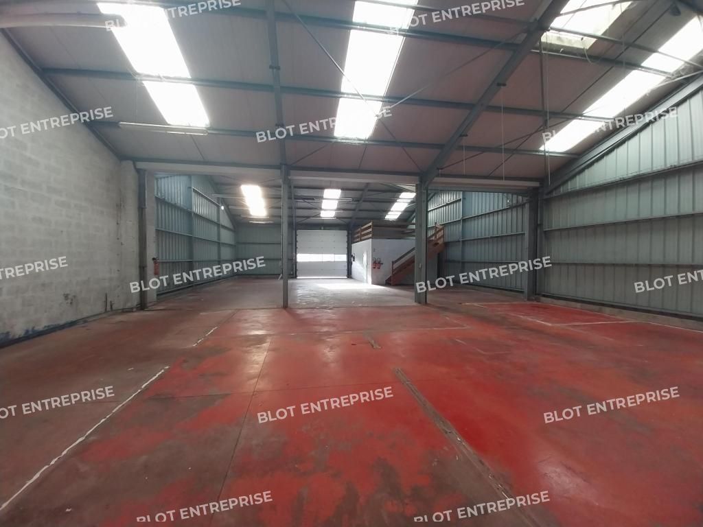 Location entrepôts 363 m² non divisibles