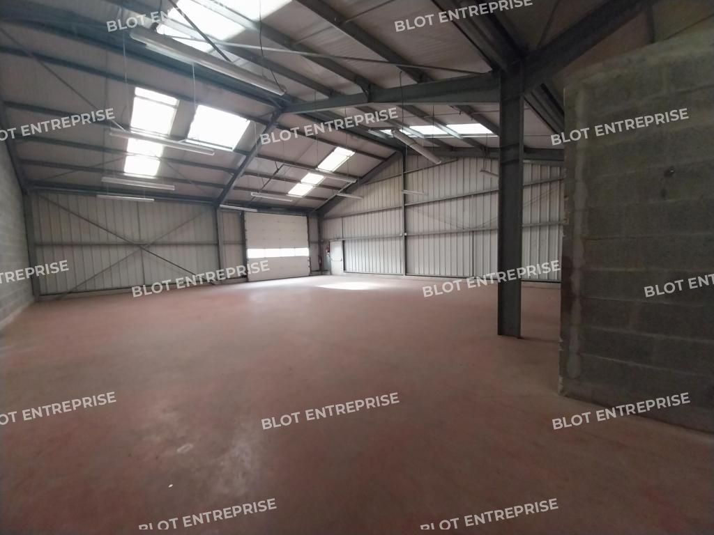 Location entrepôts 230 m² non divisibles