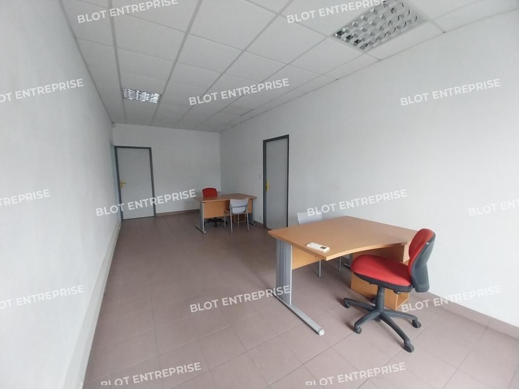 Location entrepôts 230 m² non divisibles