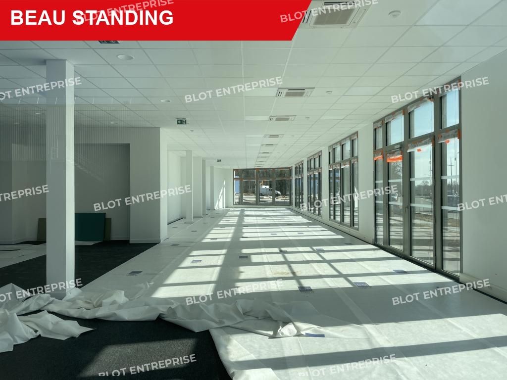 Location bureaux 327 m² non divisibles
