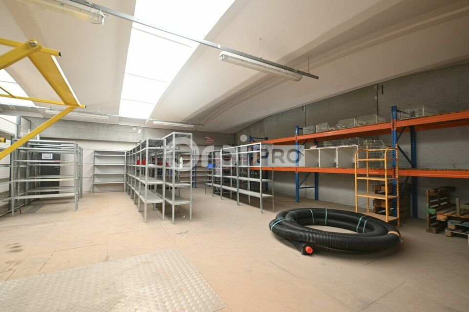 LOCAL D'ACTIVITE A LOUER - 214 m² - MEYZIEU