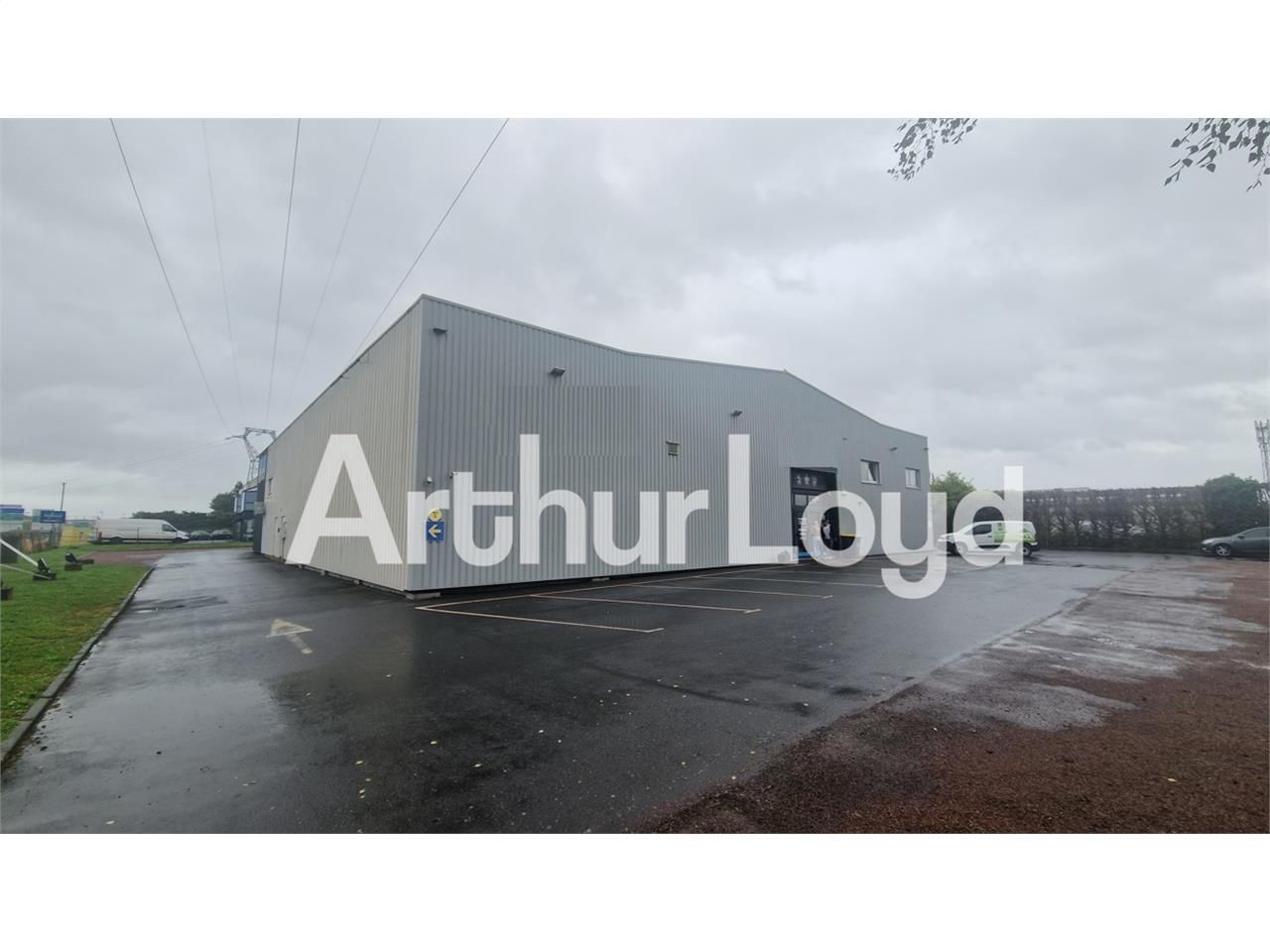 Location local commercial 223.00 m² à MONDEVILLE